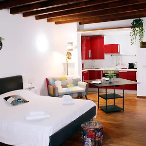 Apartment Hbhall Navigli 2, Milan